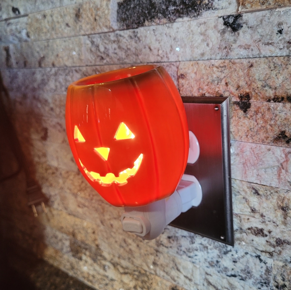 Scentsy Halloween Pumpkin Plug-in Warmer